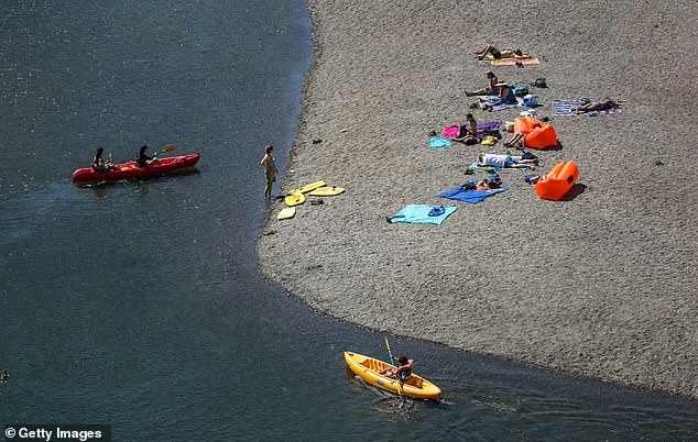 The Russian River is 177 kilometers long and is monitored by the non-profit organization Russian Riverkeepers.