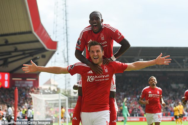 Forest players Hudson-Odoi and Chris Wood celebrated their lead against Wolves