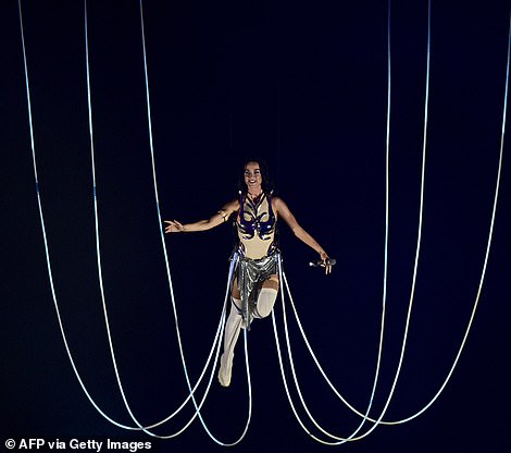 The ropes were attached to a belt wrapped around her waist, which was covered in a glittering silver fabric