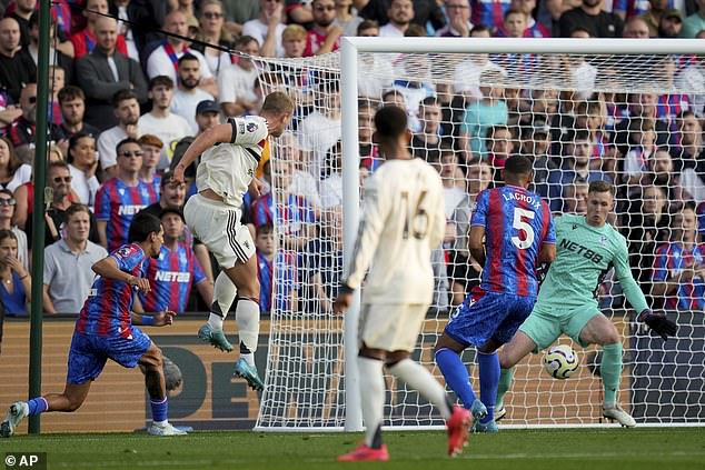 Palace goalkeeper Dean Henderson made several saves, including from Matthijs de Ligt