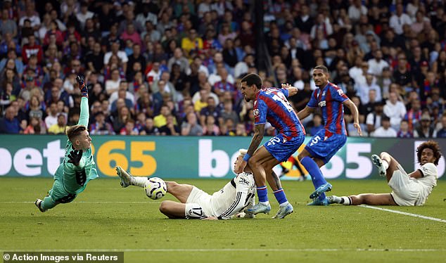 Joshua Zirkzee's low ball over the goal narrowly missed Garnacho's foot