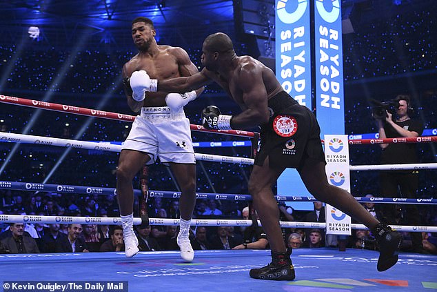 Dubois landed a number of huge right hooks that sent Joshua stumbling across the ring