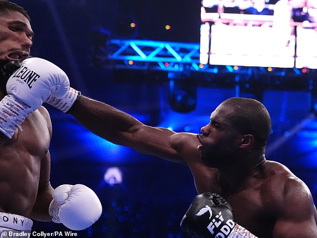 Dubois set the tone early with a series of clean punches to defeat Joshua