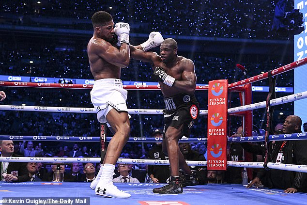 Dubois hit Joshua with a lightning-fast counterpunch as he marched forward