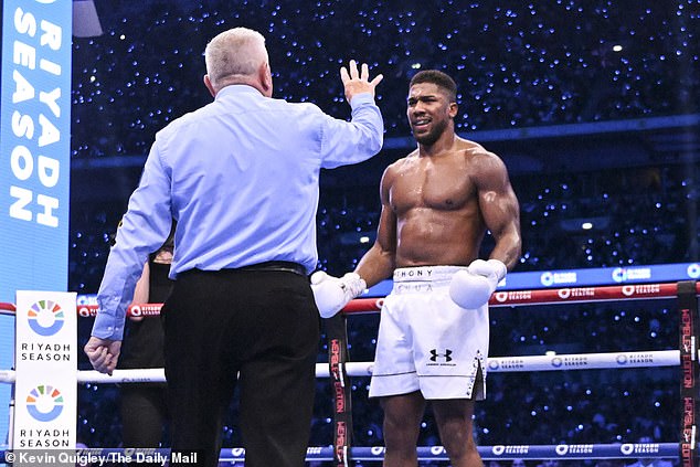 Joshua received three standing counts as he fought to stay in the heavyweight title fight