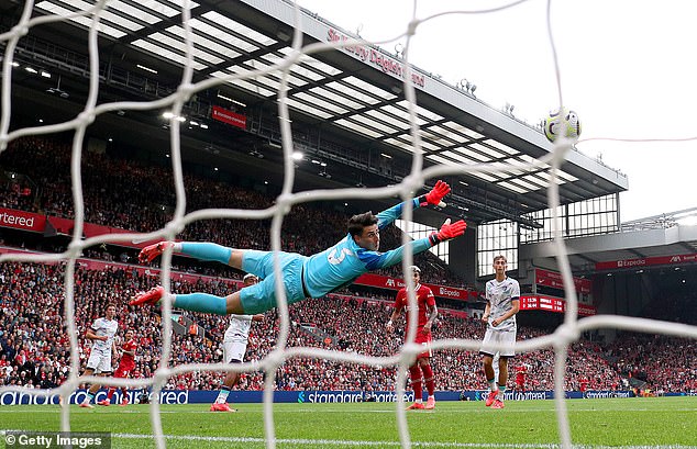 Bournemouth goalkeeper Kepa Arrizabalaga was passed at full speed by a beautiful shot from Nunez