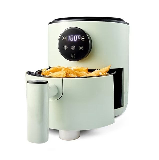 The stylish and compact appliance can effortlessly prepare food at temperatures of 80-200 degrees C