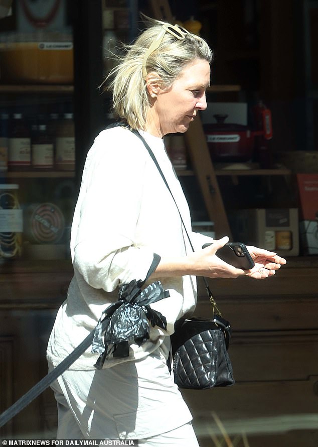 Gardner spent an hour in a 'very lively' conversation on her mobile phone before going for coffee at the popular Cafe Mosman on Military Road on Monday morning