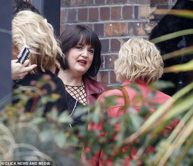 Nessa and Stacey appeared to be deep in conversation as they stood outside the bar