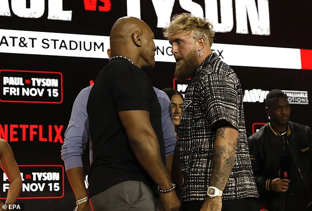 Tyson and Paul meet at AT&T Stadium in Arlington, Texas, in front of 90,000 fans