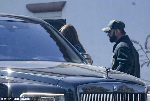 After their retail therapy session, Kris and Khloe Kardashian loaded their shopping bags into their $300,000 black Rolls Royce