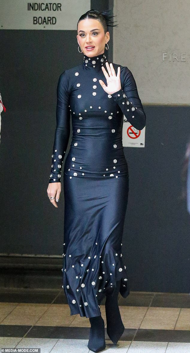 Katy looked stunning in a form-fitting, ankle-length black dress by Parisian designer Coperni