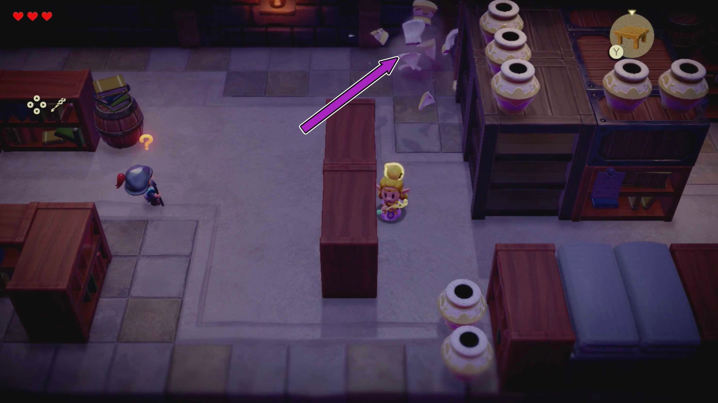 Zelda throws a pot to distract a guard in Hyrule Castle Underground in Echoes of Wisdom