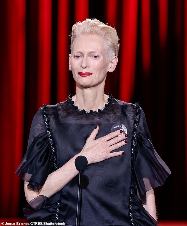 After posing for photos on the red carpet, Tilda took the stage to accept the Donostia Award