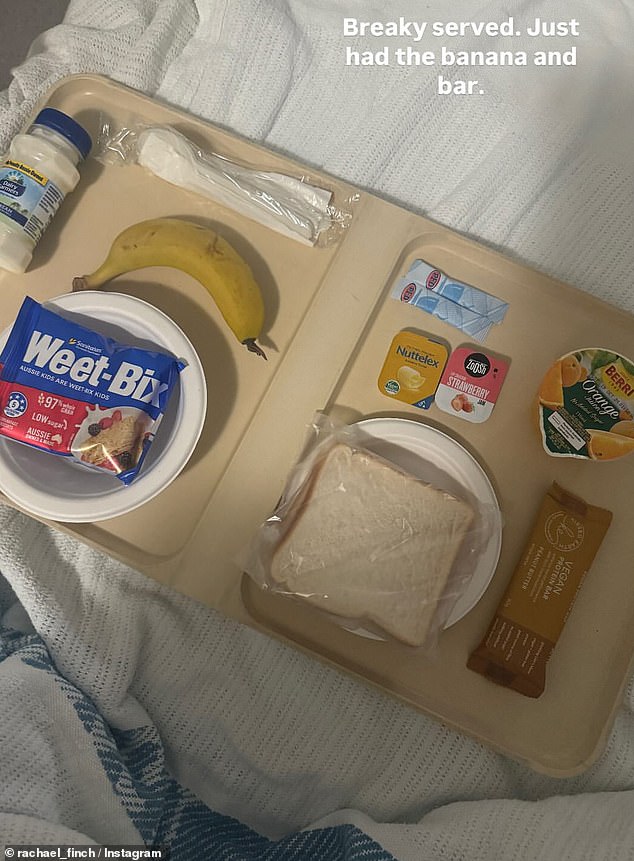 The fitness expert explained that despite being in hospital, she stuck to her strict diet and showed off what she had for breakfast. She said she skipped the toast and Weet-Bix and opted for a banana and health bar