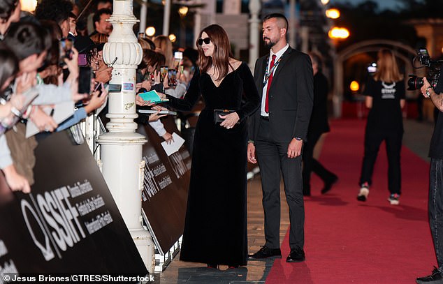 At the end of the premiere, Monica graciously took the time to interact with fans standing behind a barrier