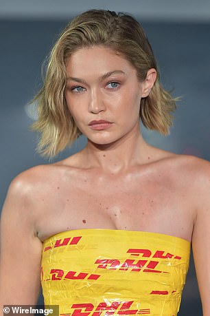 For the dramatic runway, Gigi showcased her natural look with a simple nude makeup look