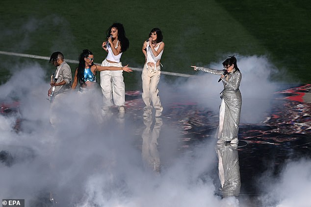 Although Katy's vocal talents were praised, Tina came under fire from fans for her performance at the AFL final