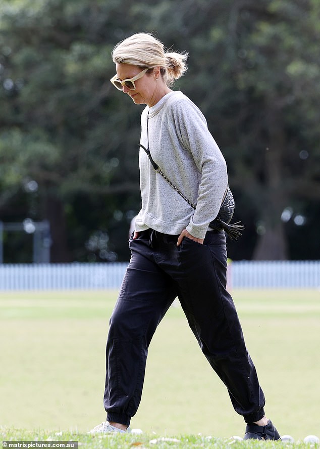 Gardner looked effortlessly stylish as she rocked a monochrome look in a loose-fitting gray sweater paired with black pants and black and white sneakers