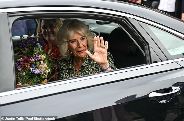 When Queen Camilla is expected at a private home, her police officer calls the hostess on their cell phone five minutes before HM arrives so that the door is open