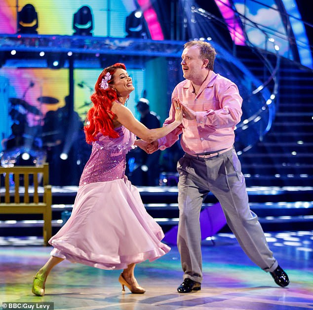 Dianne and Chris perform the foxtrot on tonight's Strictly Come Dancing, scoring 29 out of 40