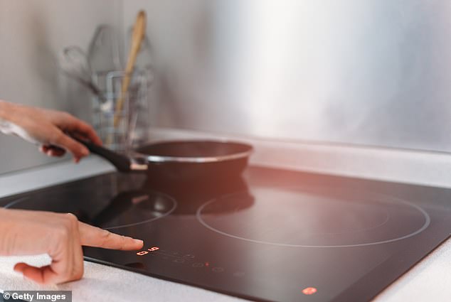 On touch screen hobs, users found the process difficult after the touch buttons malfunctioned, often due to boiled over pans