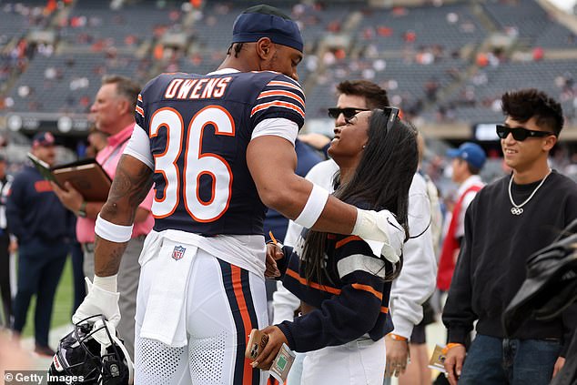 The high-profile couple enjoyed a sweet moment together on the sidelines in Chicago