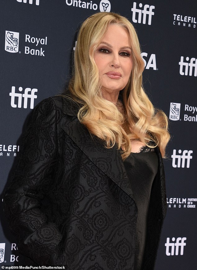 After comparing the before and after photos, Dr. Antell Jennifer Coolidge, 63, an eyelid correction