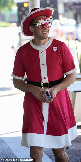 Tom Doedee arrived in a red Christmas dress