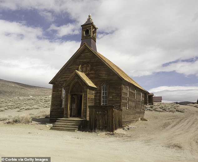 Combined with a sharp decline in mineable material and increasing racism against Chinese immigrants, Bodie's population began to decline and by 1886 only about 1,500 residents remained.