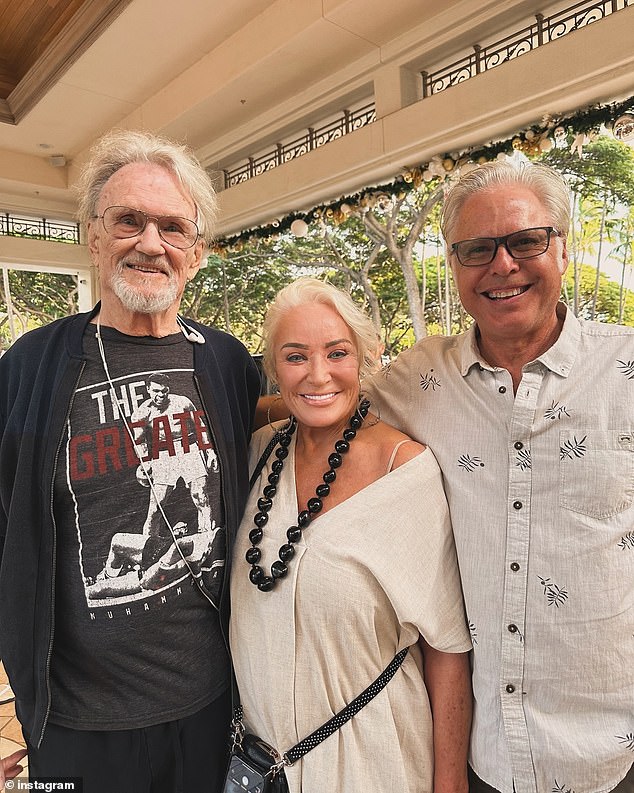 Country star Tanya Tucker and beau Craig Dillingham got to spend some time with Kristofferson in their adopted home state of Hawaii last April: “Spending a little island time with a very special friend!!! Hello!