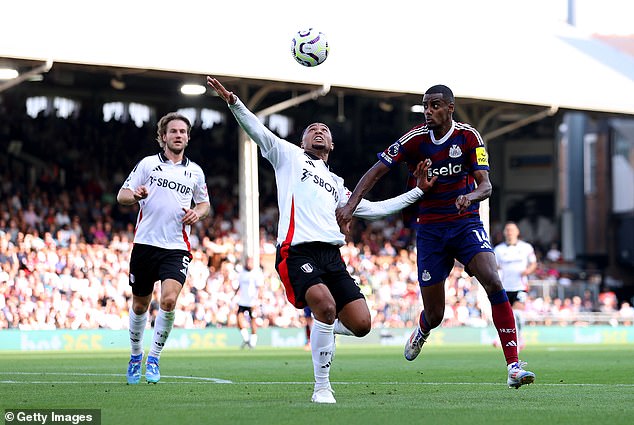 Isak played in Newcastle's 3–1 defeat to Fulham six days after the injury