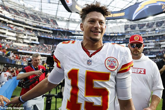 While his mother, sister and grandfather were in the hospital, Mahomes was winning in LA