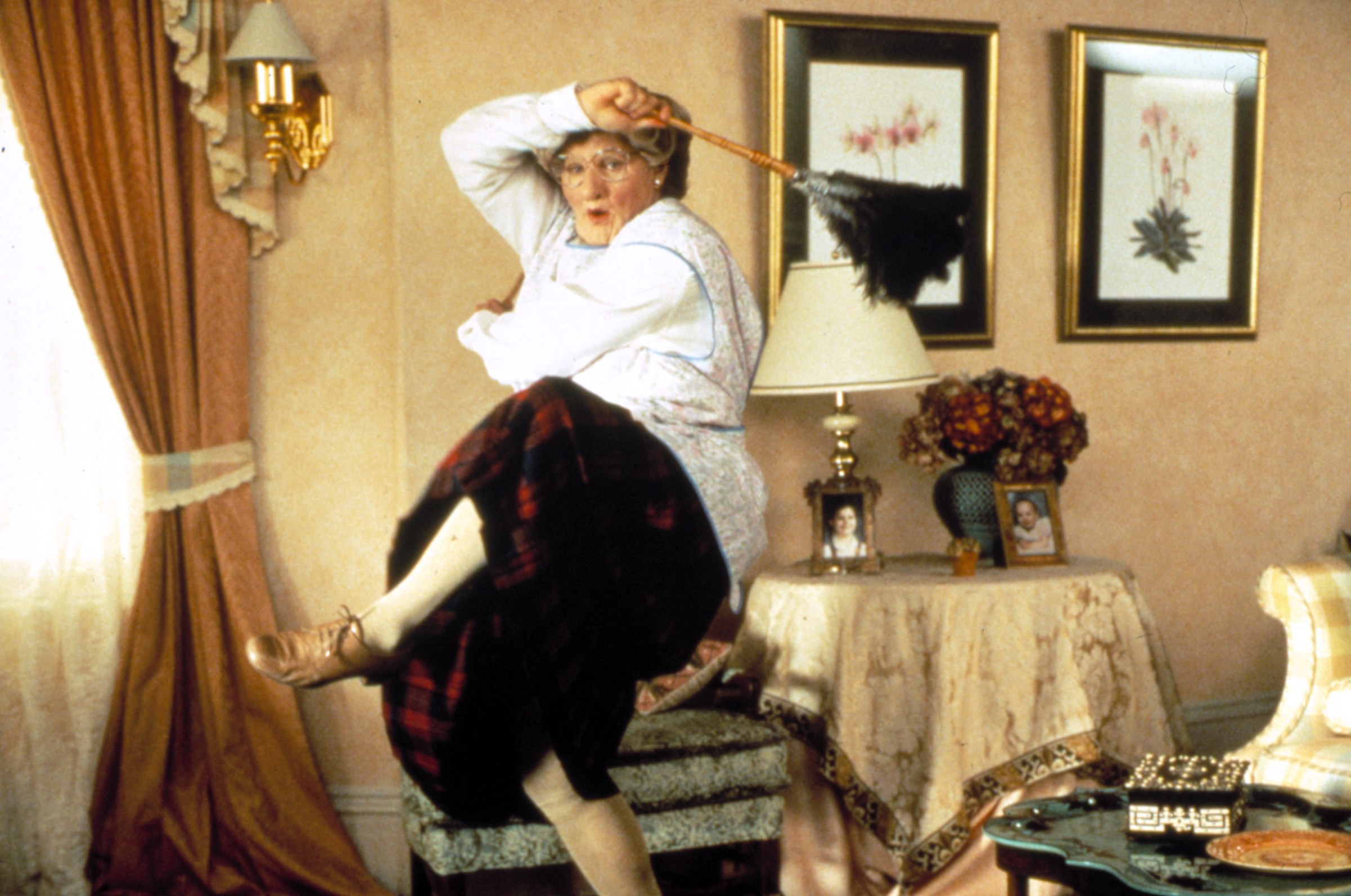 Robin Williams dressed up as an old woman and danced while cleaning the house in Mrs. Doubtfire