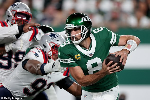 Jets QB Aaron Rodgers struggles against the New England Patriots during the second quarter