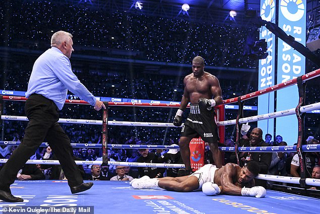 Daniel Dubois defeated Anthony Joshua in the fifth round to retain his IBF heavyweight title