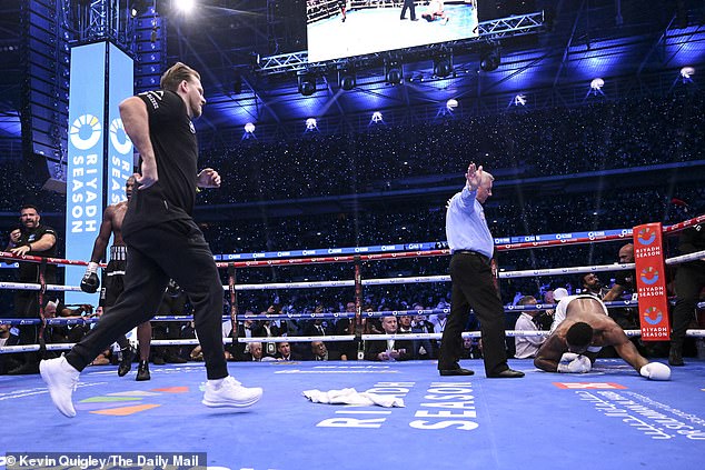 Eventually, trainer Ben Davison threw in the towel and rushed into the ring when he was waved off