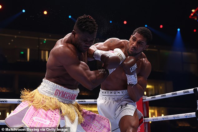 Anthony Joshua knocked out Francis Ngannou with a brutal right hand in his last fight