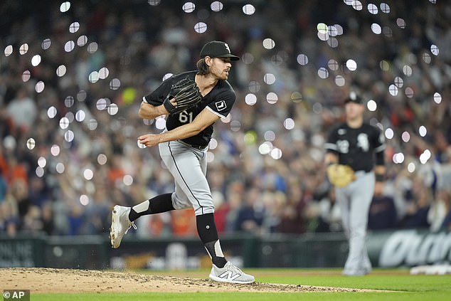 Chicago White Sox pitcher Fraser Ellard throws warm-up pitches during the seventh inning