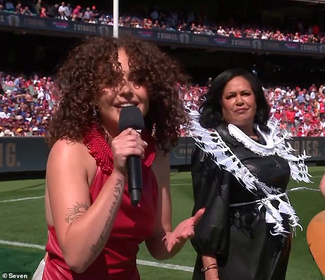 AFL fans have praised Australian singer Christine Anu and her daughter Zipporah's heartfelt rendition of Island Home at Saturday's AFL Grand Final