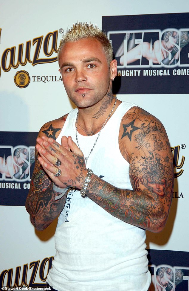 The cause of death of Crazy Town singer Shifty Shellshock has been revealed - three months after his tragic death at the age of 49 - photo 2004