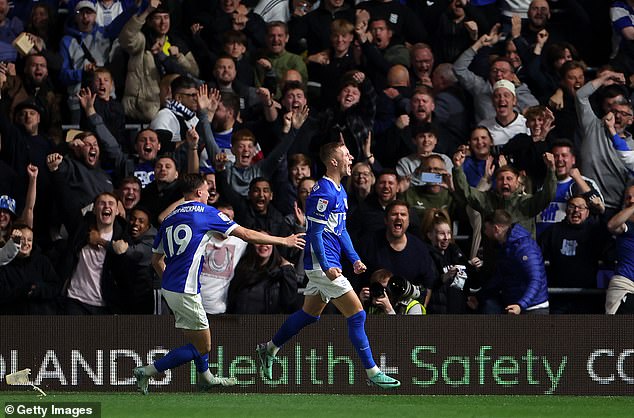 Two goals from Jay Stansfield helped Birmingham City to a dominant performance against Wrexham