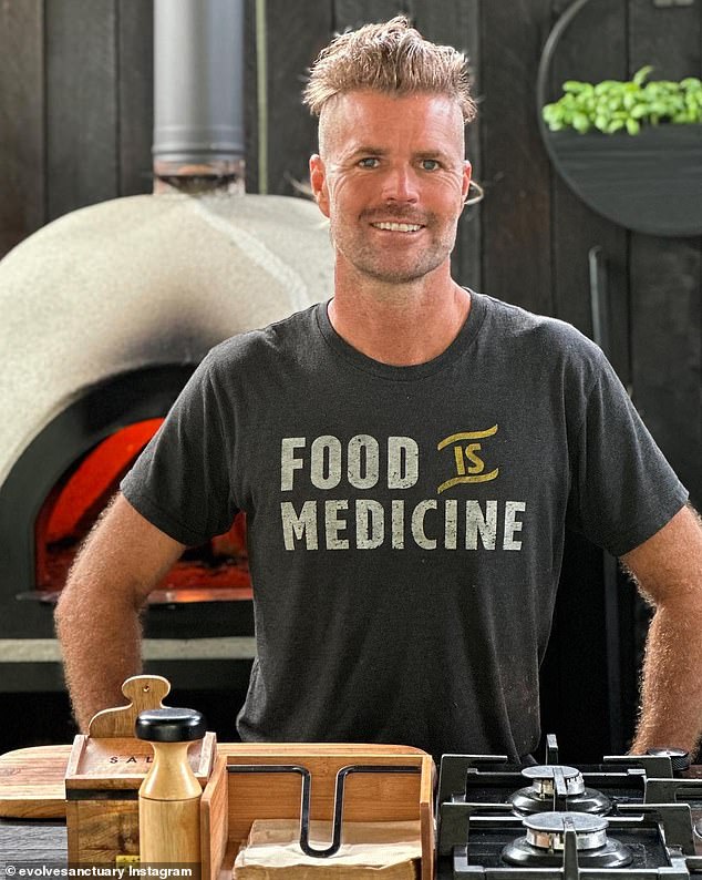 Pete Evans has revealed his bizarre tribute to Elle Macpherson after the model made controversial claims she treated her cancer diagnosis 'holistically'