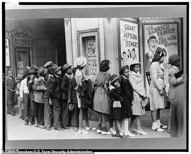 A 1941 photo from Chicago has gone viral, with strange viewers making bold claims that it proves time travel exists