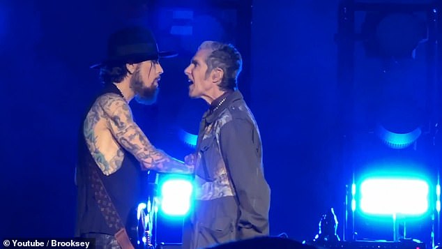 Jane's Addiction fans are looking for humor after an onstage altercation between singer Perry Ferrell and guitarist Dave Navarro during Friday's show in Boston