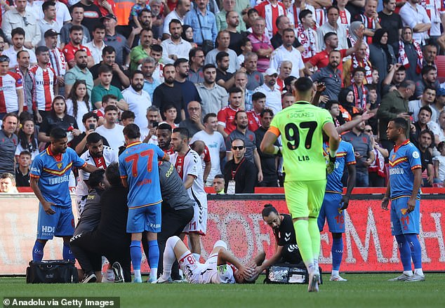 Goztepe midfielder Isaac Solet was knocked unconscious during their match against Samsunspor