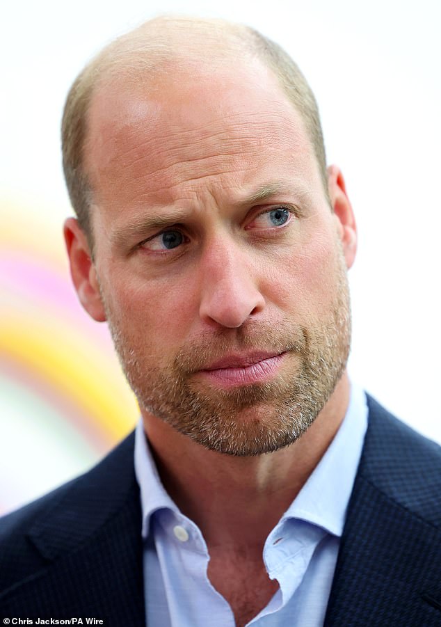 It looks like the beard is here to stay, as Prince William visited the Saatchi Gallery to view Homelessness: Reframed, a groundbreaking exhibition