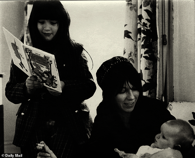 Daisy Goodwin, 6, with her mother Jocasta Innes and half-sister Tabitha in 1967