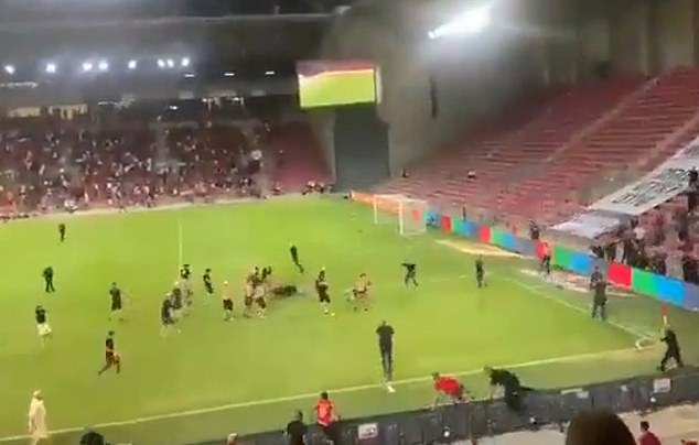 Hapoel Beersheba fans rioted and confronted Bnei Sakhnin supporters