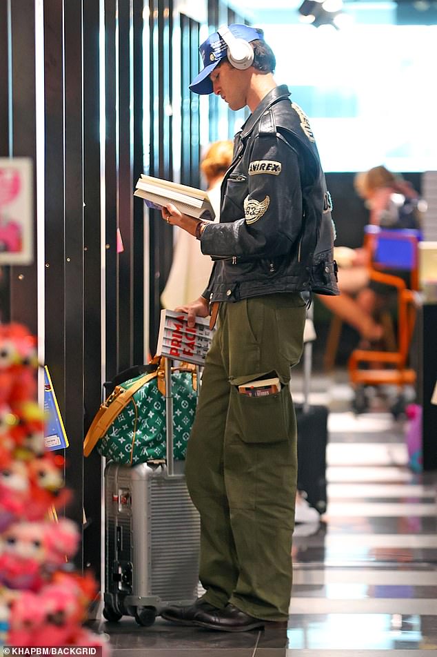 Jacob Elordi has shared his opinion on a viral trend inspired by his own fashion choices. The Australian actor, 27, was photographed last year in a bookstore at Sydney Airport with multiple books in his hands, including one in his trouser pockets. Pictured